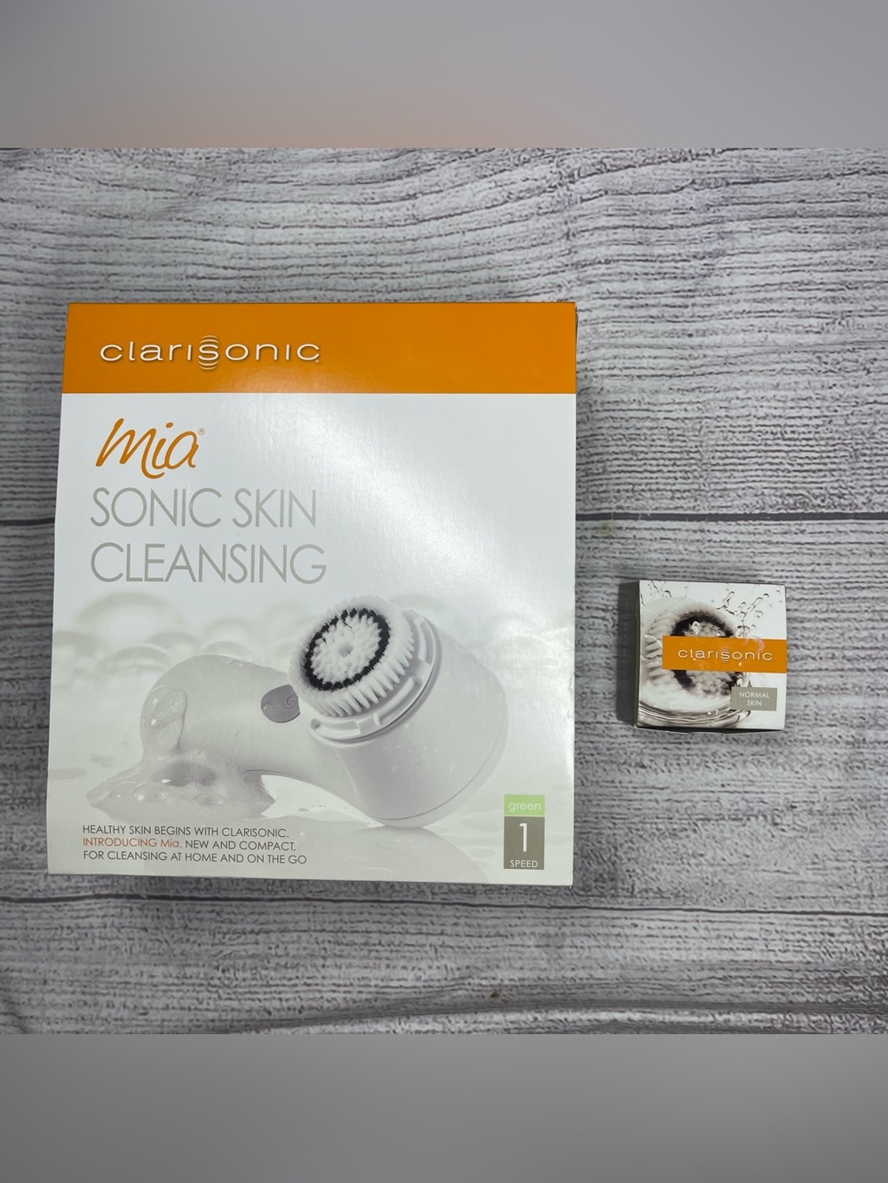 Clarisonic Mia Sonic Skin Cleansing System With 1 Replacement Head. 
New in box